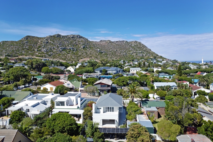 To Let 5 Bedroom Property for Rent in Kommetjie Western Cape